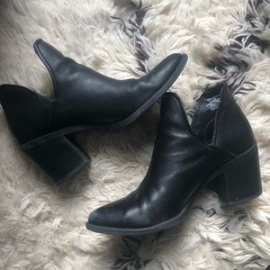 Steve Madden Petra Open Side Booties